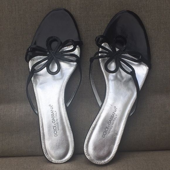 Dolce & Gabbana Shoes - DOLCE & GABBANA Black Patent Flat Sandal with Flower Detail